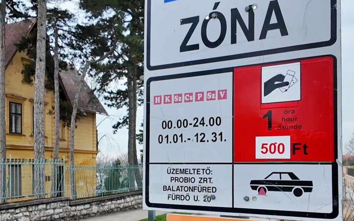 Parkoló